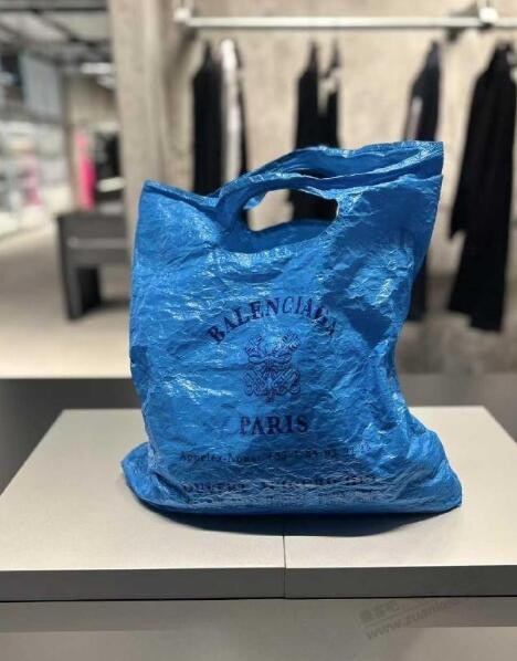 今年iPhone炒标准版，17pro谁买笑谁