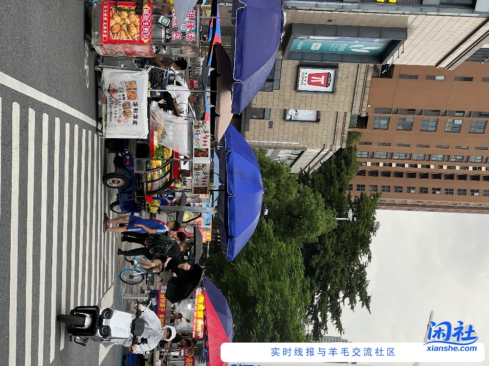 商贩挡住交通红绿灯怎么处理？