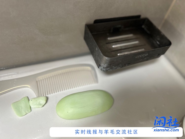 香皂是不是腐蚀性比较大，买的香皂盒颜色都不对劲了。