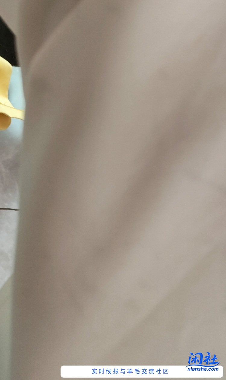 小天鹅水魔方洗衣机，洗完白色衣服有黑斑怎么回事