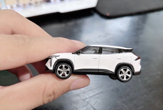 上次抽的吉利车模收到了