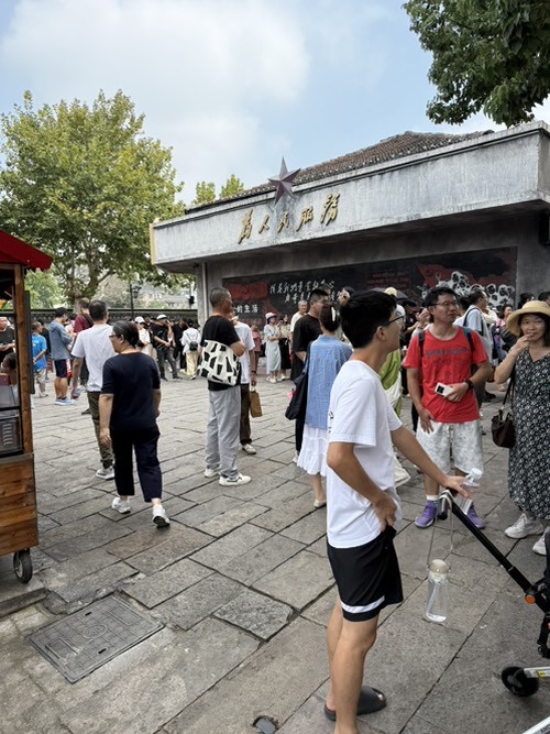 中秋节祝大家活着愉快！