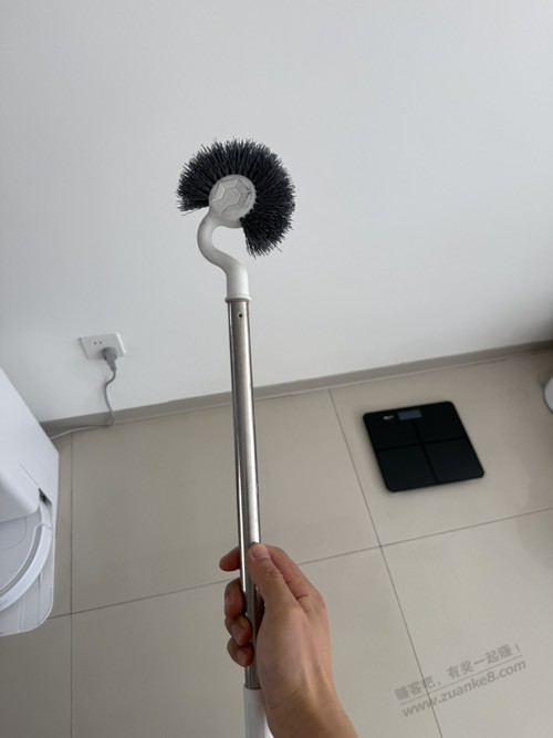 有没鱼缸养鱼的，一米左右的缸怎样清理缸壁？