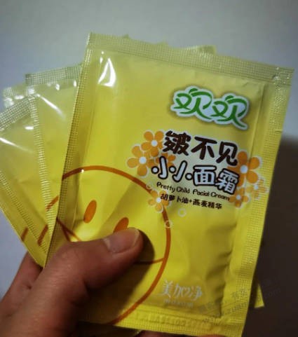 冬天脸干燥，这个便宜润肤霜效果还可以，推荐你们用用