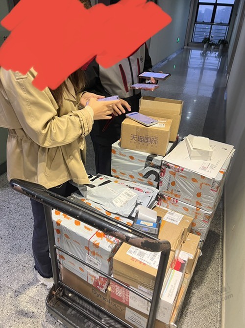 集市9250出了，美女开奥迪A7来自提。