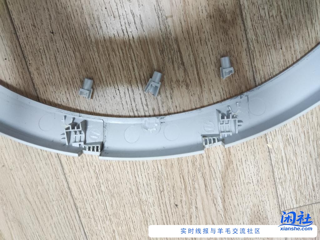 螺丝塑料底座用什么胶粘最牢？