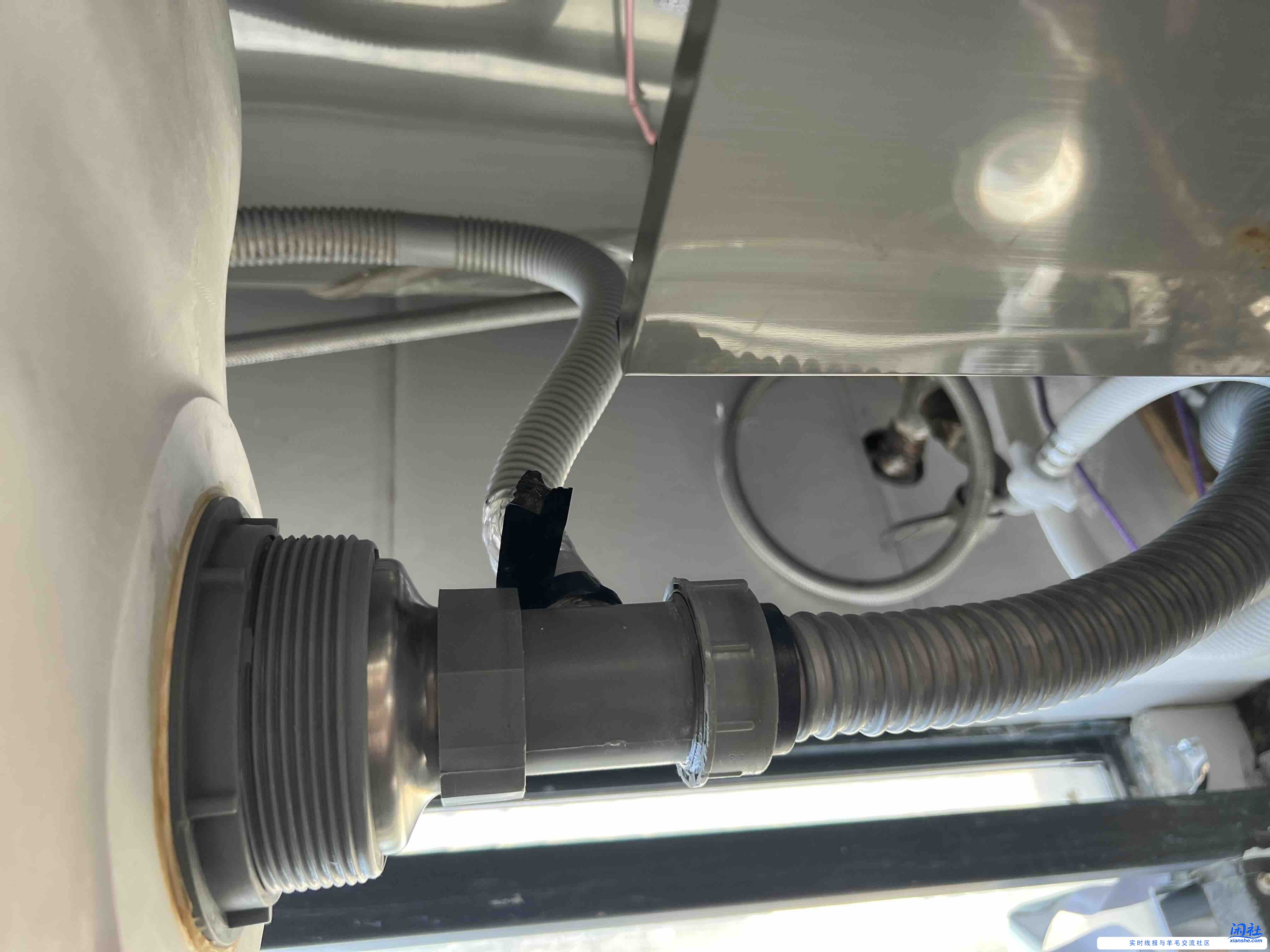 这洗漱盆下面的软管有没有一劳永逸的，隔一半就塑化漏水了